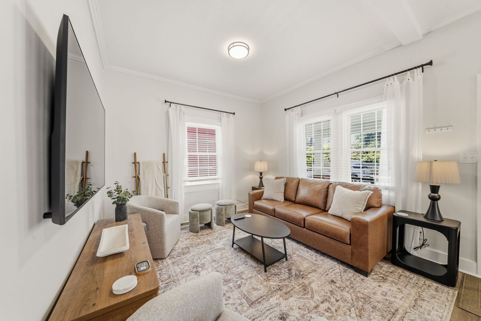Beehive Bungalow | Firepit | Downtown Wilmington