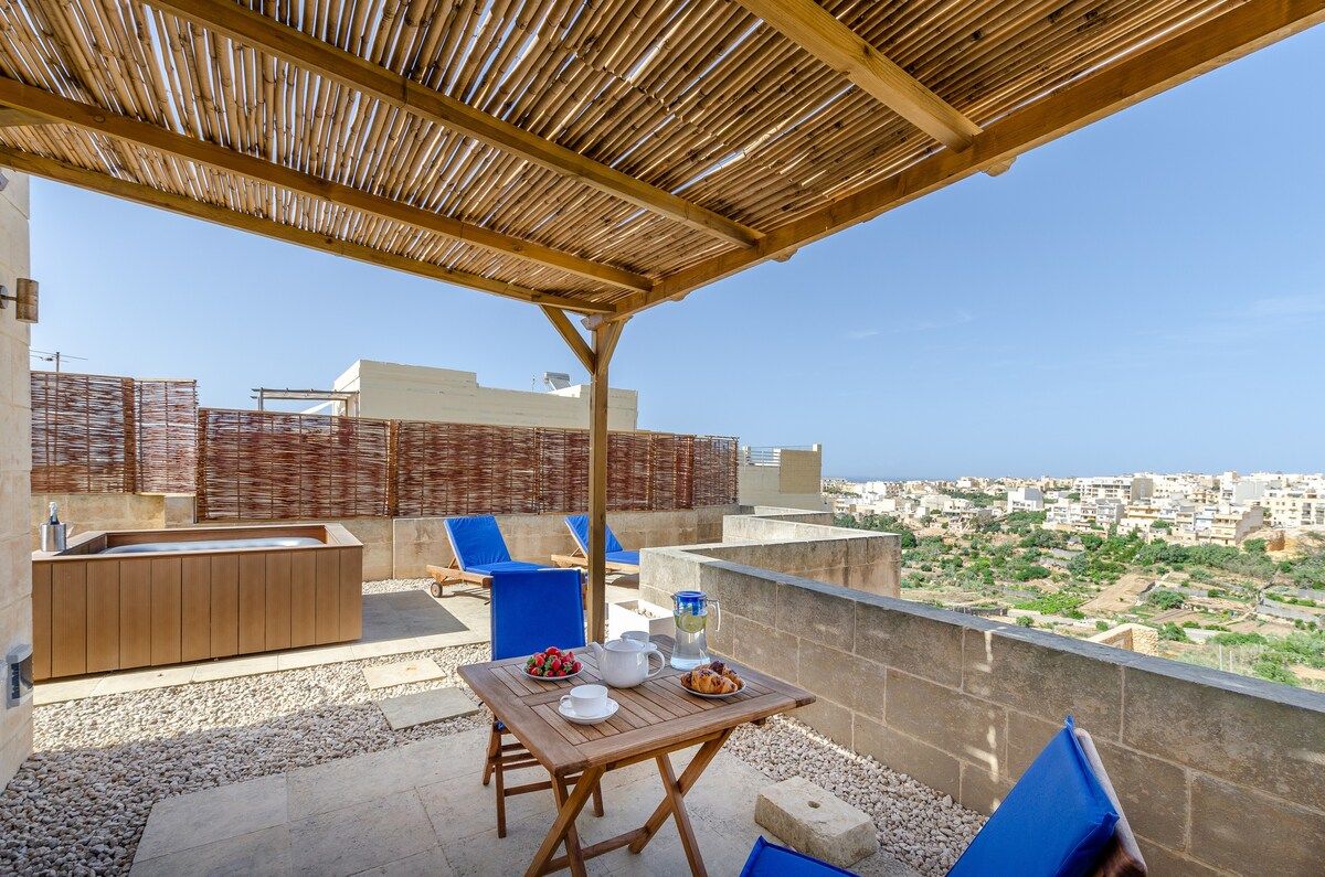 Gozo PH w/private Rooftop Hot Tub, Terrace + Views