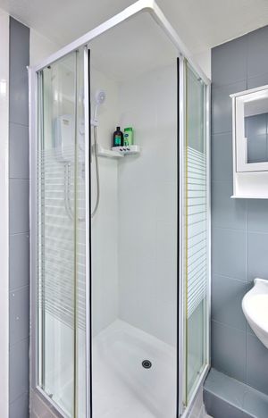 15601