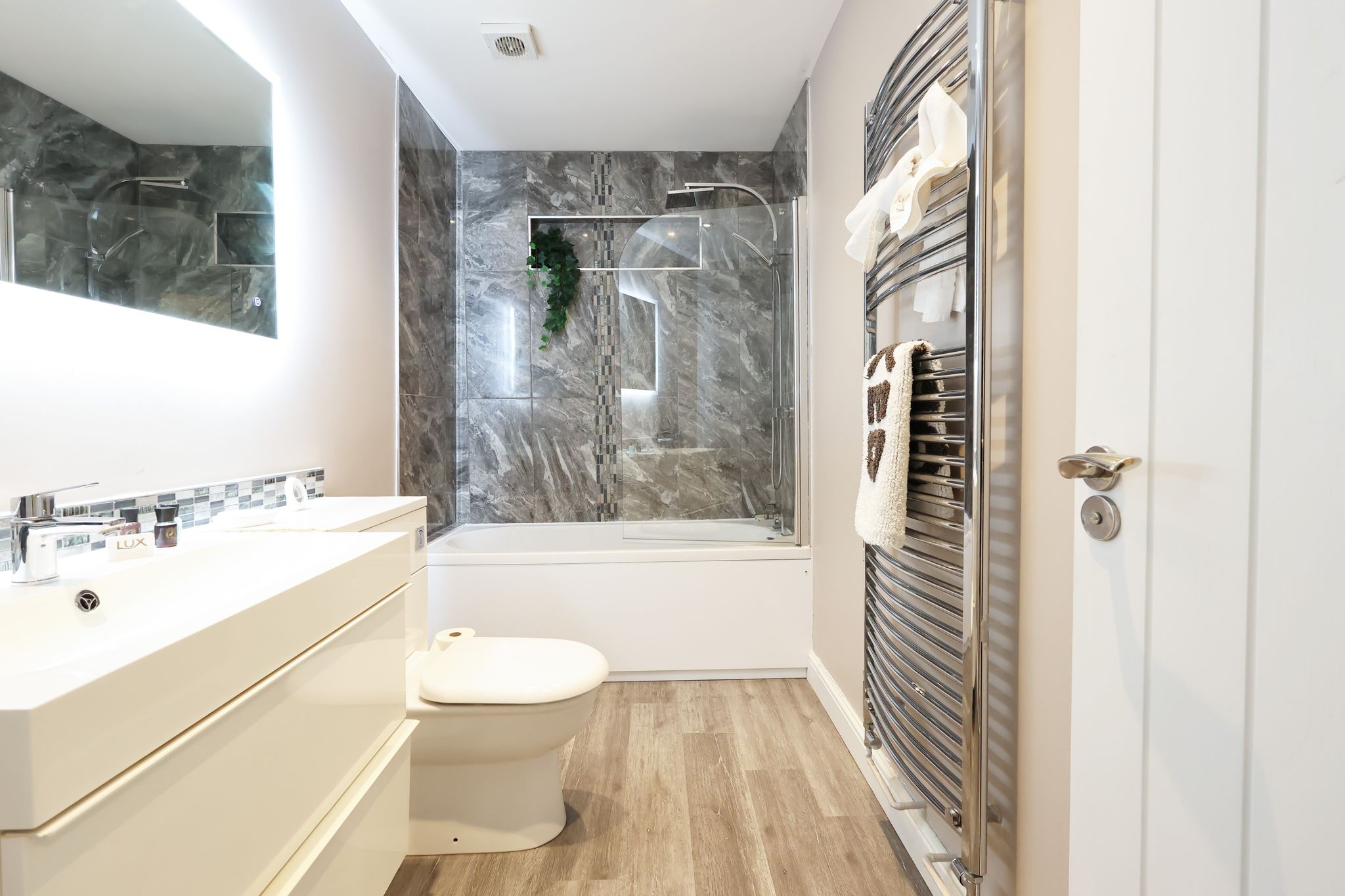 1762683073