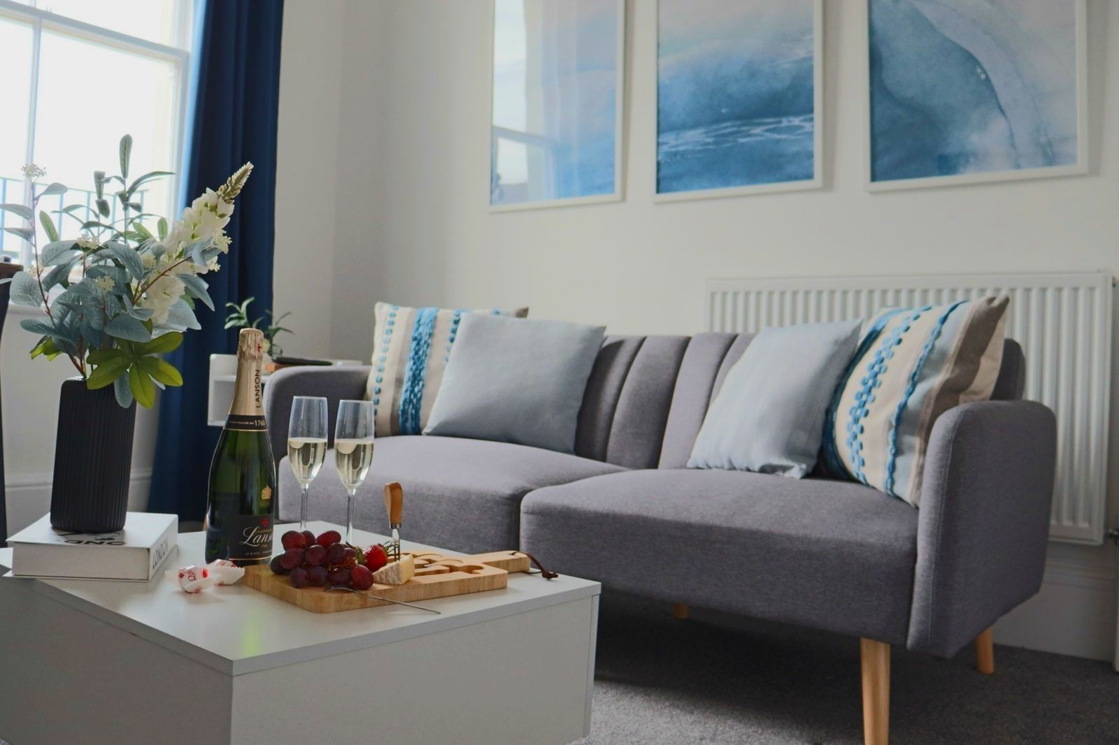 Sleek Stylish Apartment in Central Gloucester