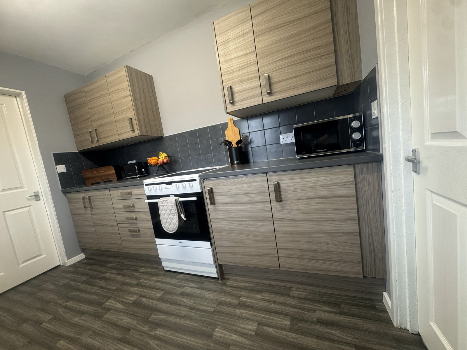 West Lakes 3 Bedroom - Sleeps 5 - Self Check In - Fully Furnished