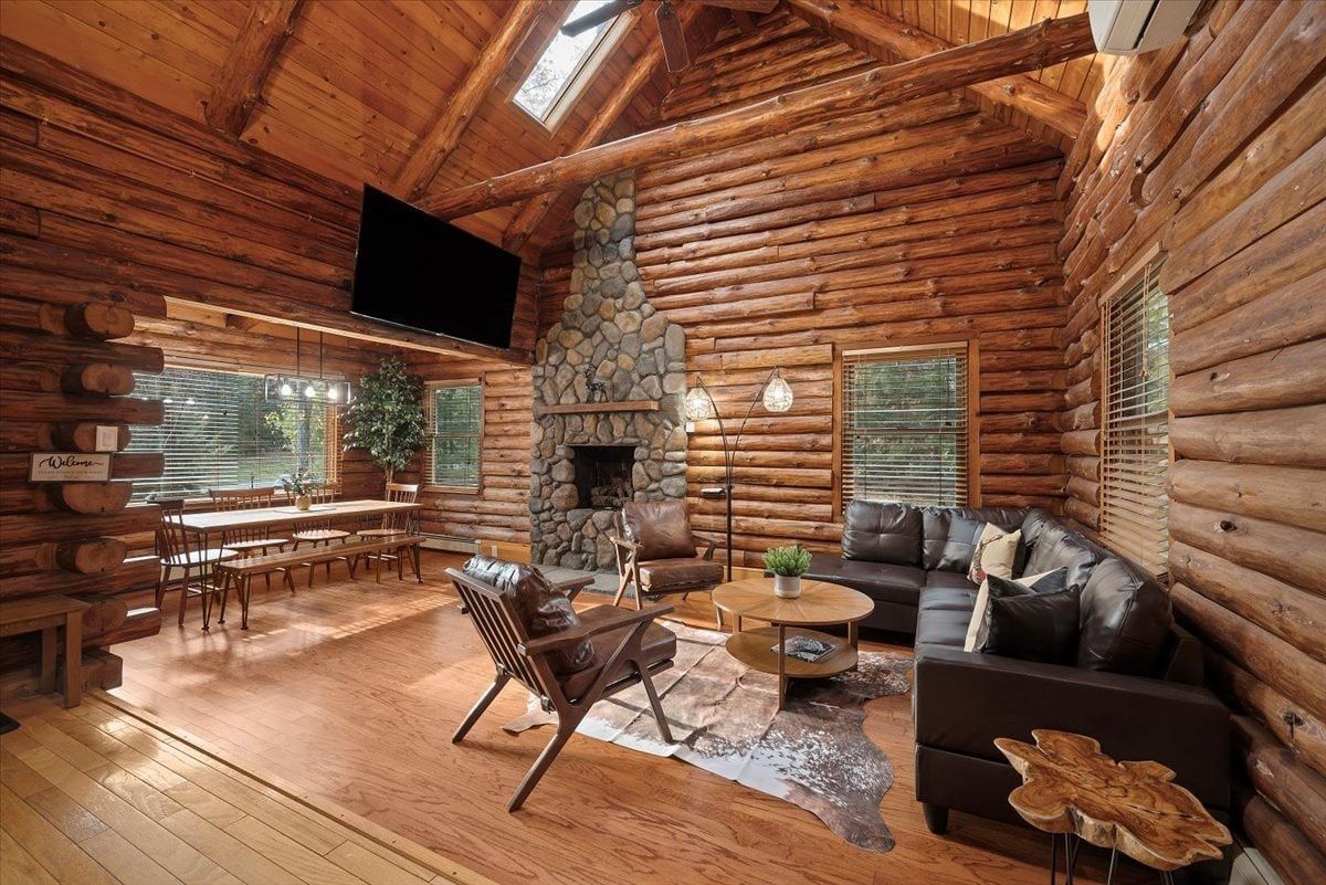 Beautiful Log House in Cranberry