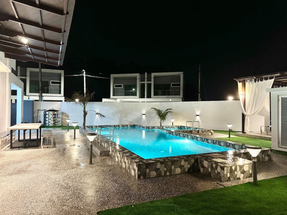Luxury 5BR Home w/ Private Pool, 18Pax, Netflix