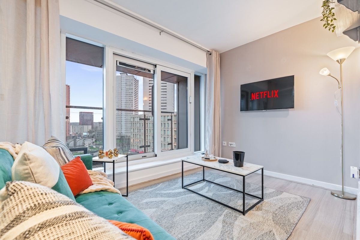 City Centre Luxe | 1BDR Across from The Mailbox