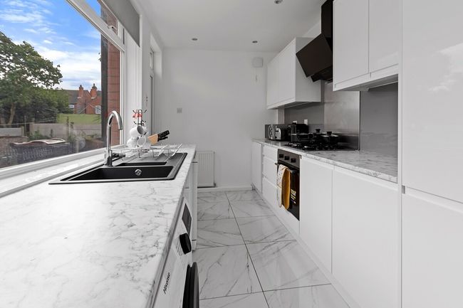 Modern 3-Bed Terraced House in Sutton-In-Ashfield