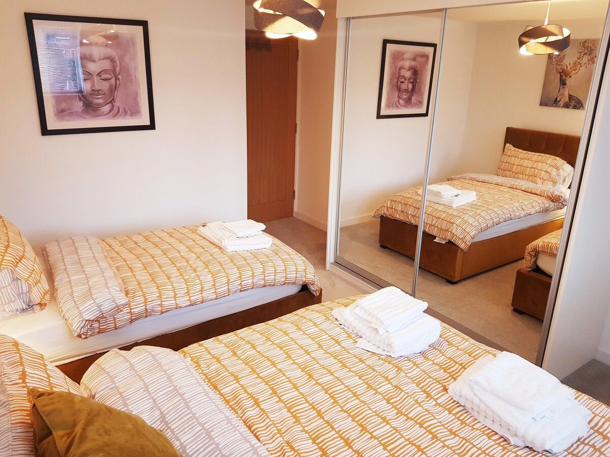 Homebird Property | Leeds - Epsom Apartment With Free WiFi & Free On Street Parking