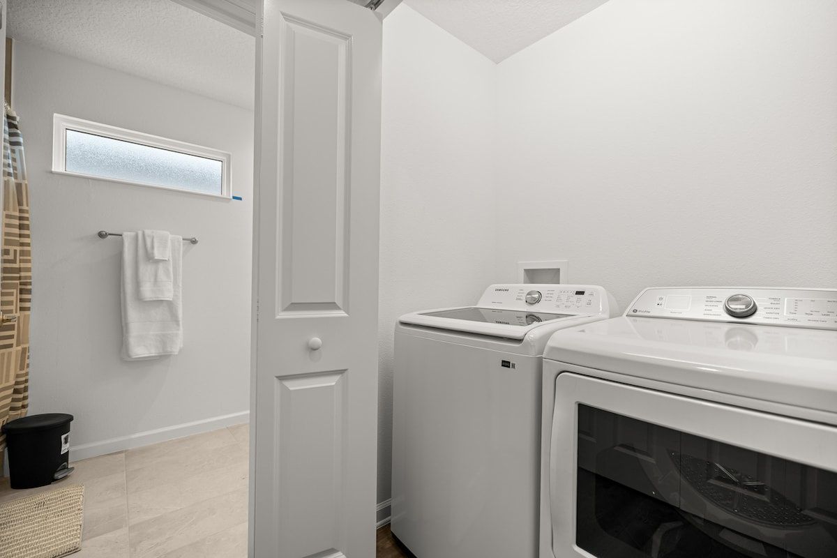 Cozy 2BR Near Eastport Sq. & Middleton | Patio — photo 18