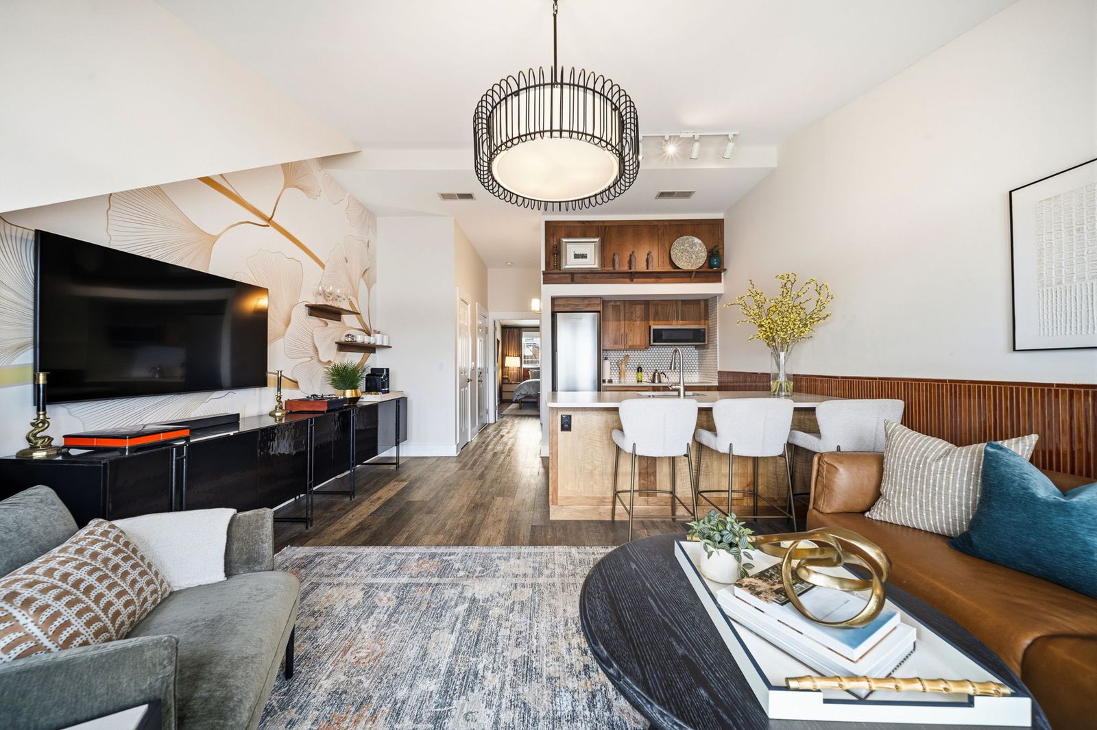 The Lantern Loft - Luxury Riverfront Downtown