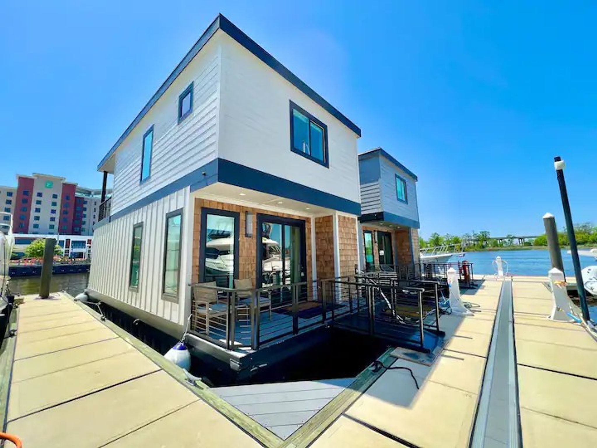 The Regency - Houseboat Downtown