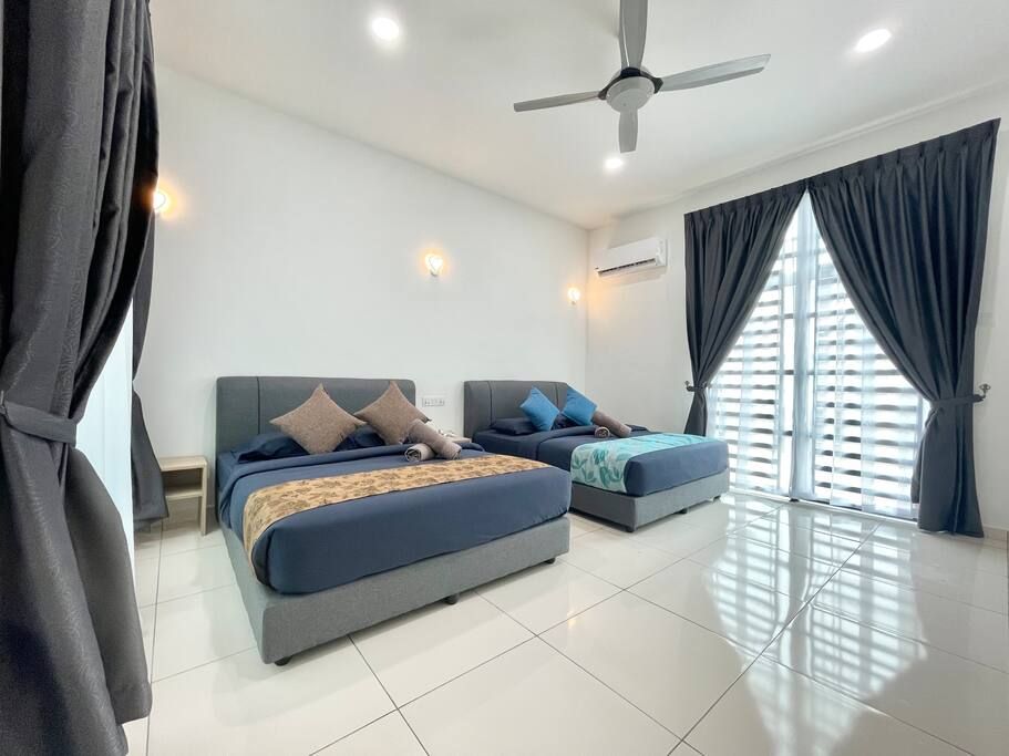 A Cozy 4BR Home/12 pax, 5mins to shops & mall