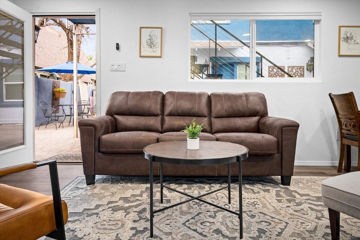 14 Chelsea Place On The Park, In Heart Of Downtown