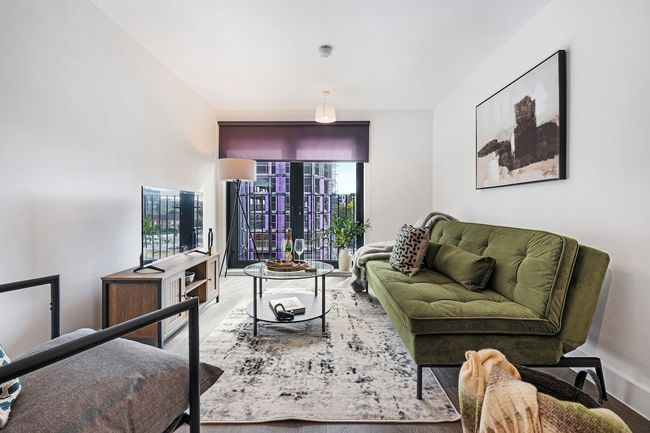 Liverpool Central 2 Bed Stay, City View