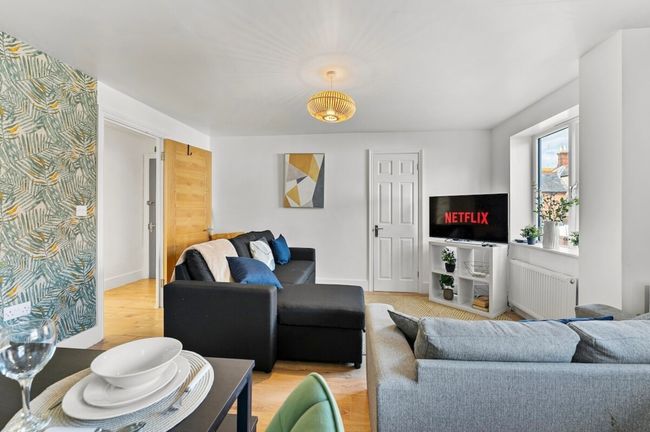 Spacious 2BR Home w/ En-Suite & Dining Area