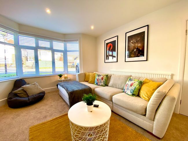 Spacious 3 Bedroom Poole House