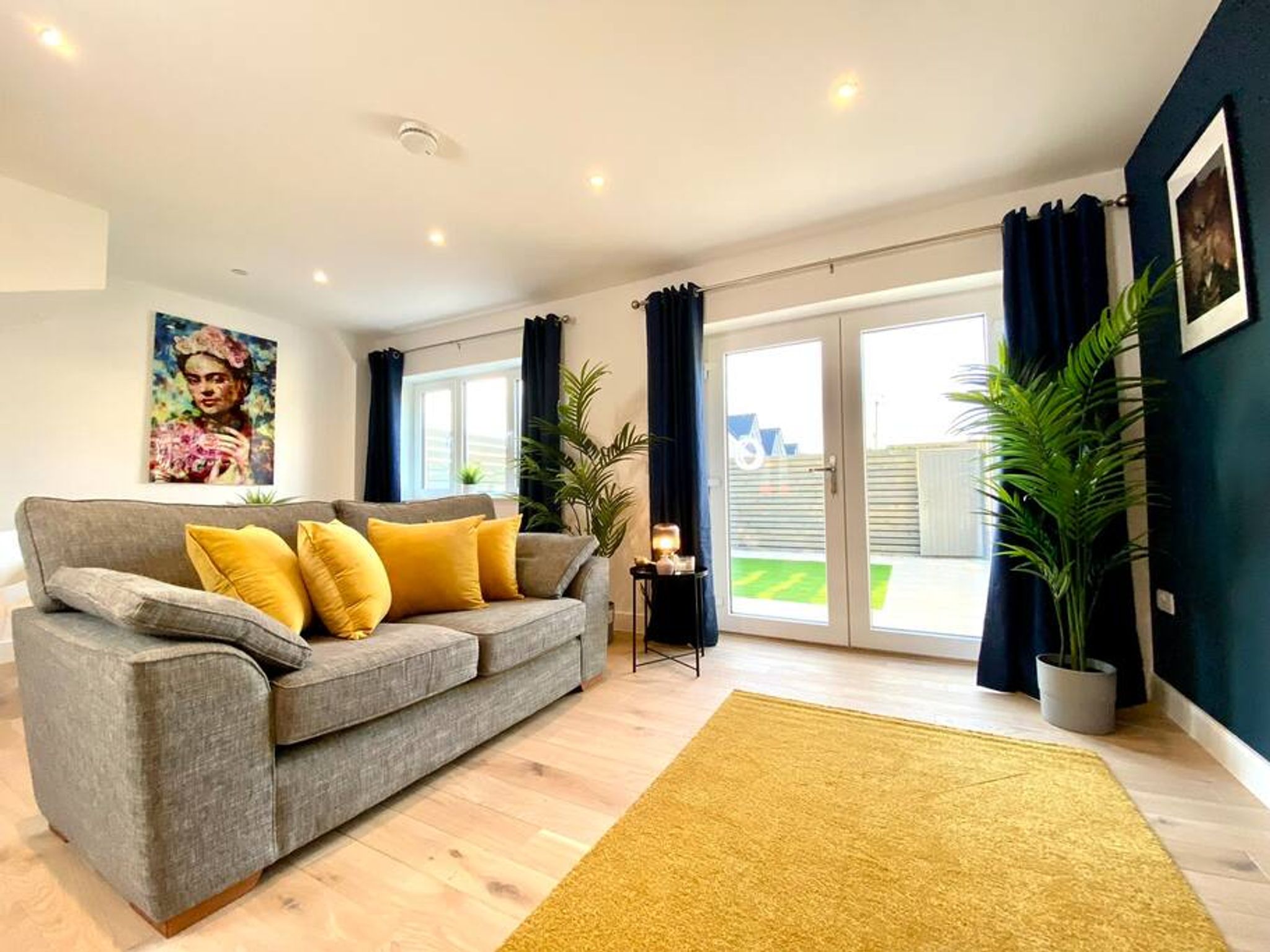 Brand NEW 3 bedroom house - garden & parking +wifi