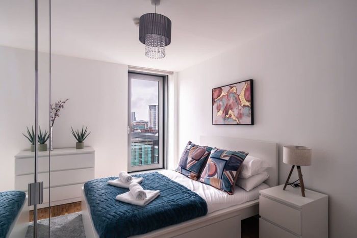 Apartment in MediaCityUK, Salford: Modern Media City Flat | 2BR 2Bath | Sleeps 4, photo 3