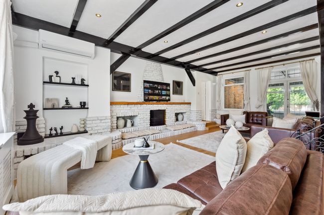 Big Vibes Gated House | Hot Tub | Sleeps 16 | AC
