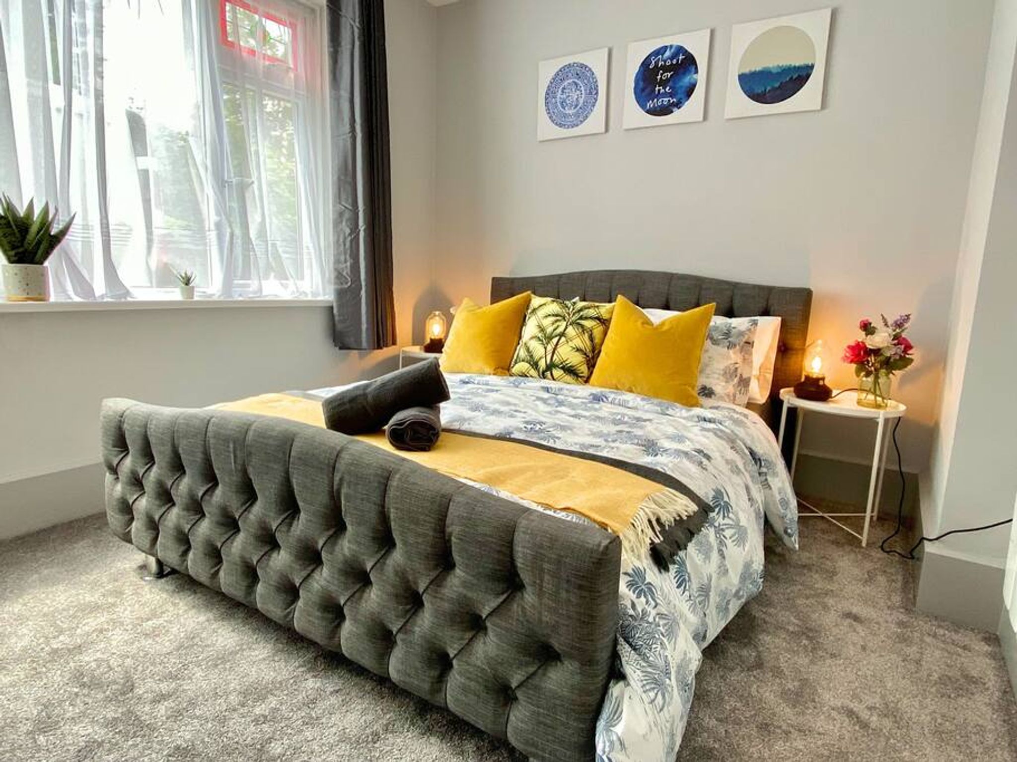 Beautiful Apartment - 5 minute walk to the beach!