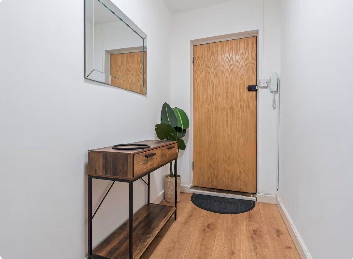 Convenient 2BR Flat in Cowley | Near Foods | ST