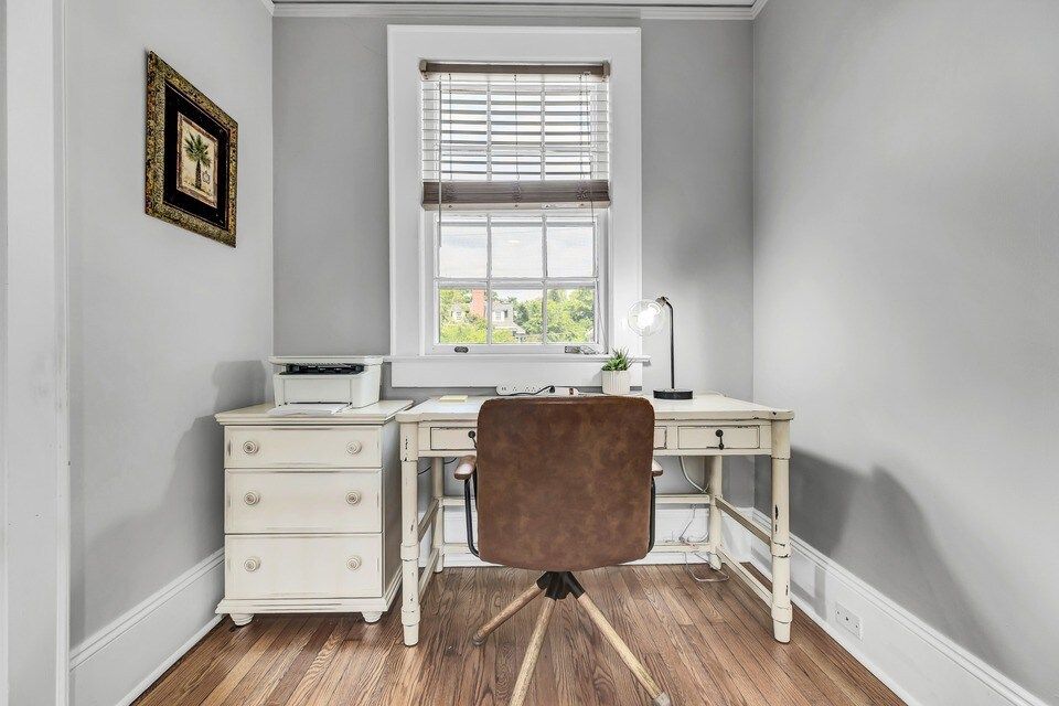 Ebert-Artis Cottage - Heart of Downtown