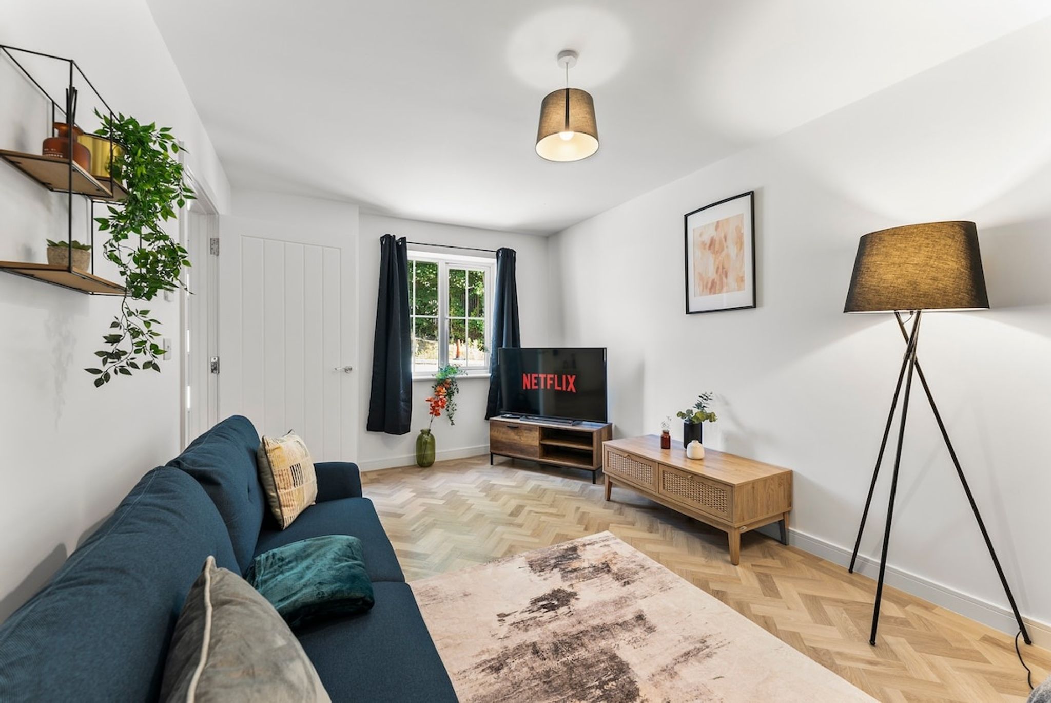 Elegant & Spacious Nottingham Home - Sleeps 15