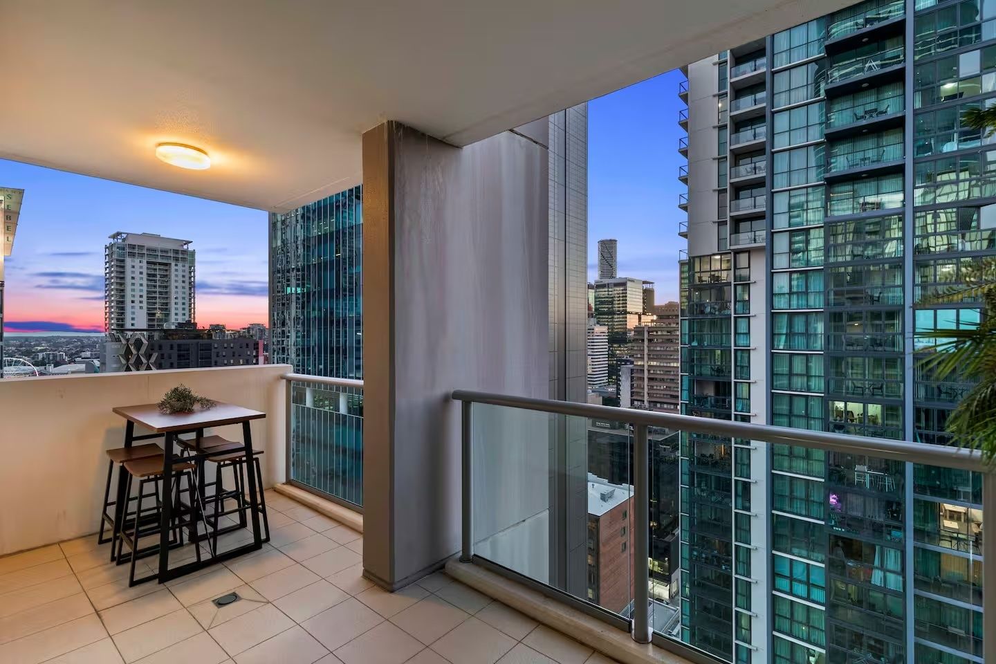 Elevate Brisbane City - Views, Pool, Sauna & Gym