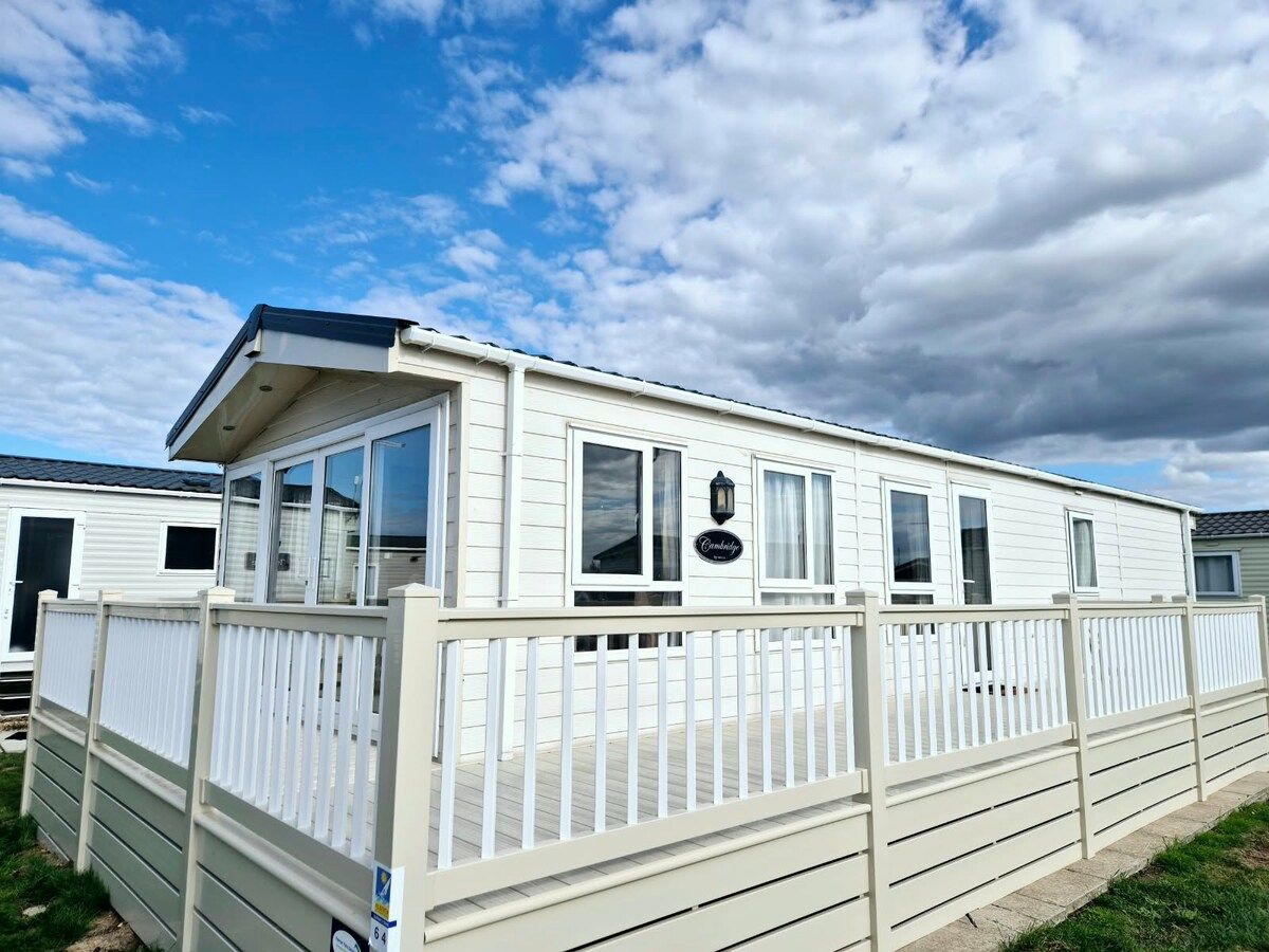 Alberta Holiday Park - Cambridge Villa sleeps 6!