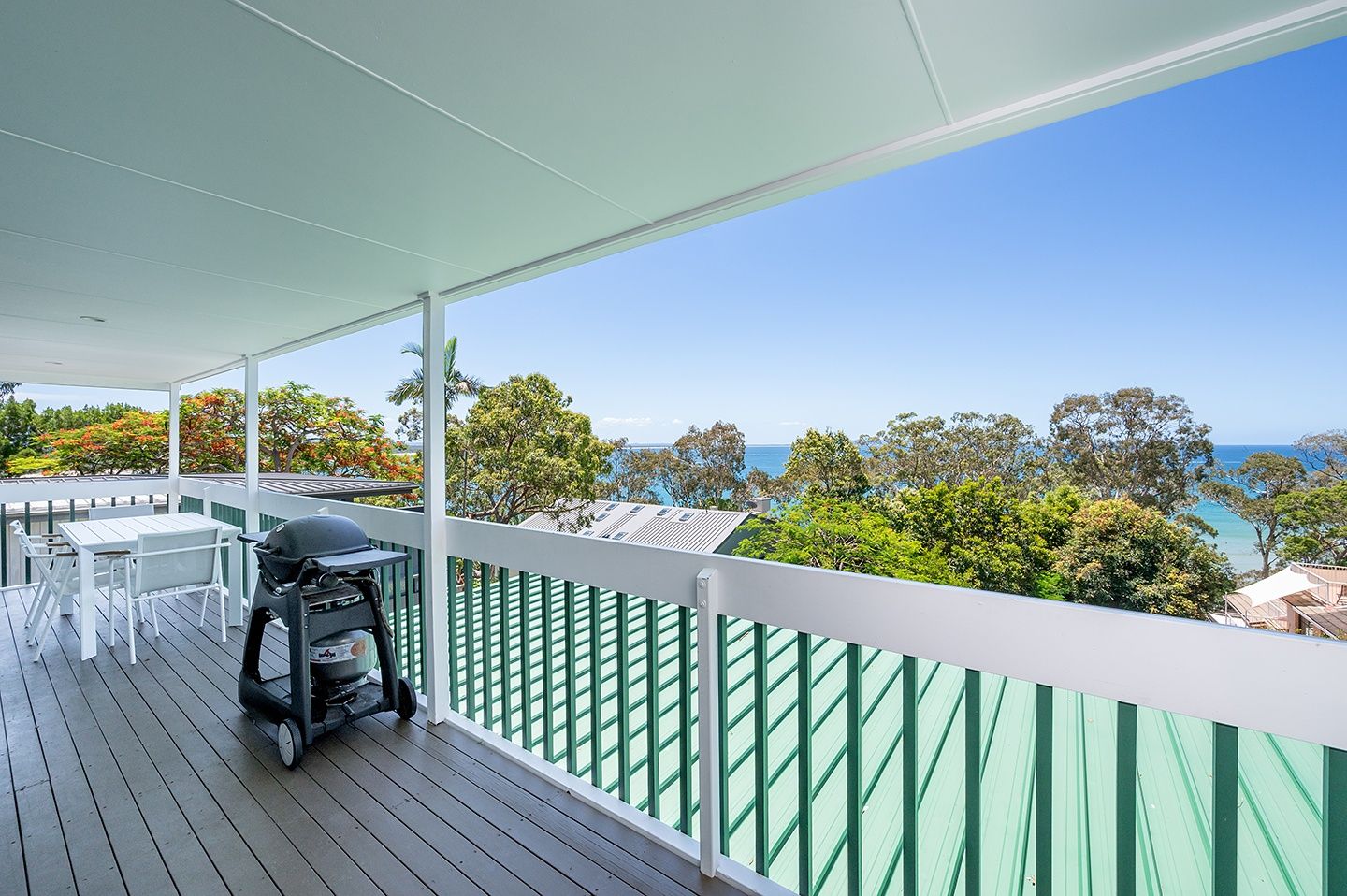 Noosa Escape 2BR Ocean Views, Walk to Beach
