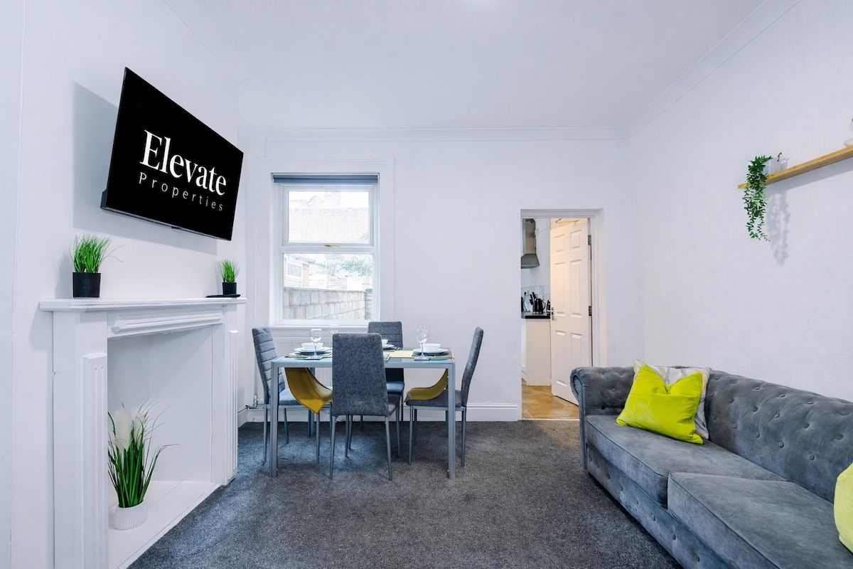 House Near Alton Towers for 10 Guests