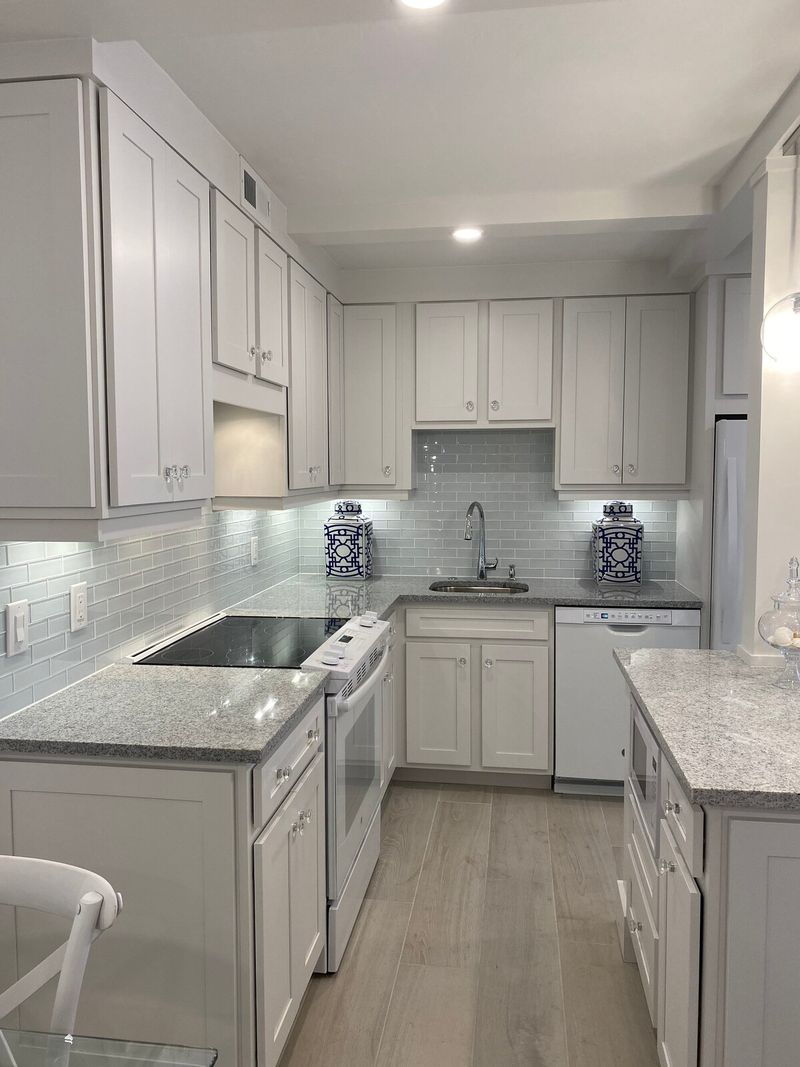 Luxury 2-Bed Condo Steps to Naples Beach & Downtown — photo 8