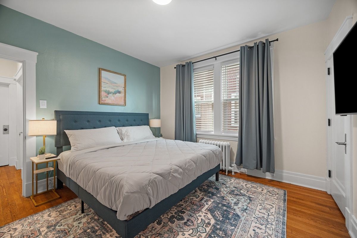 Modern 1 Bdr Apt King bed Sleeps4