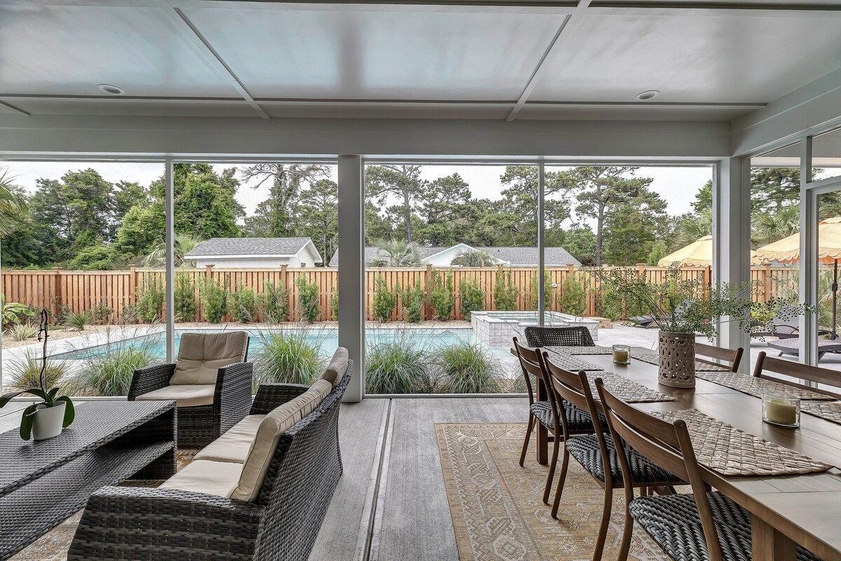 Luxury Oasis - Pool, Jacuzzi, Golf Cart!