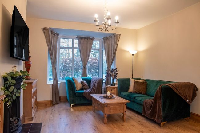 Luxury 4 Beds Bolton Retreat | Garden | Sleeps 7