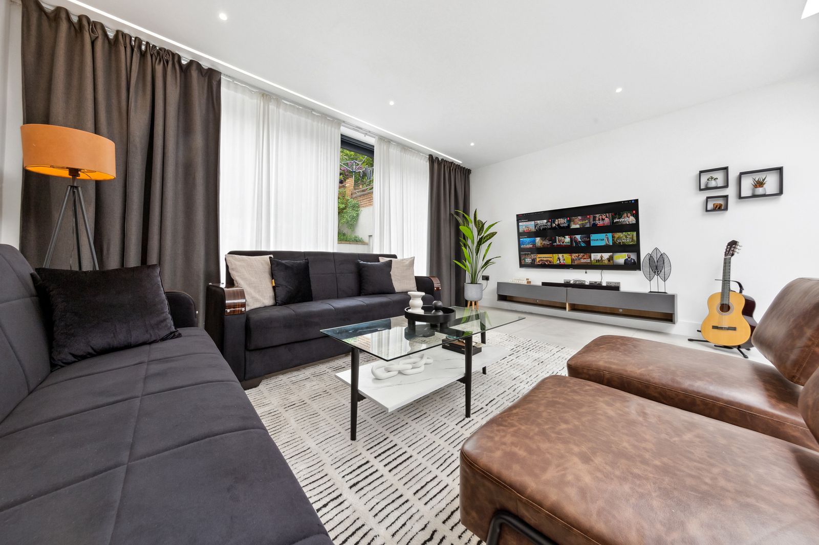 Stylish 5BR + Spacious Parking | 7 Beds Sleeps 11