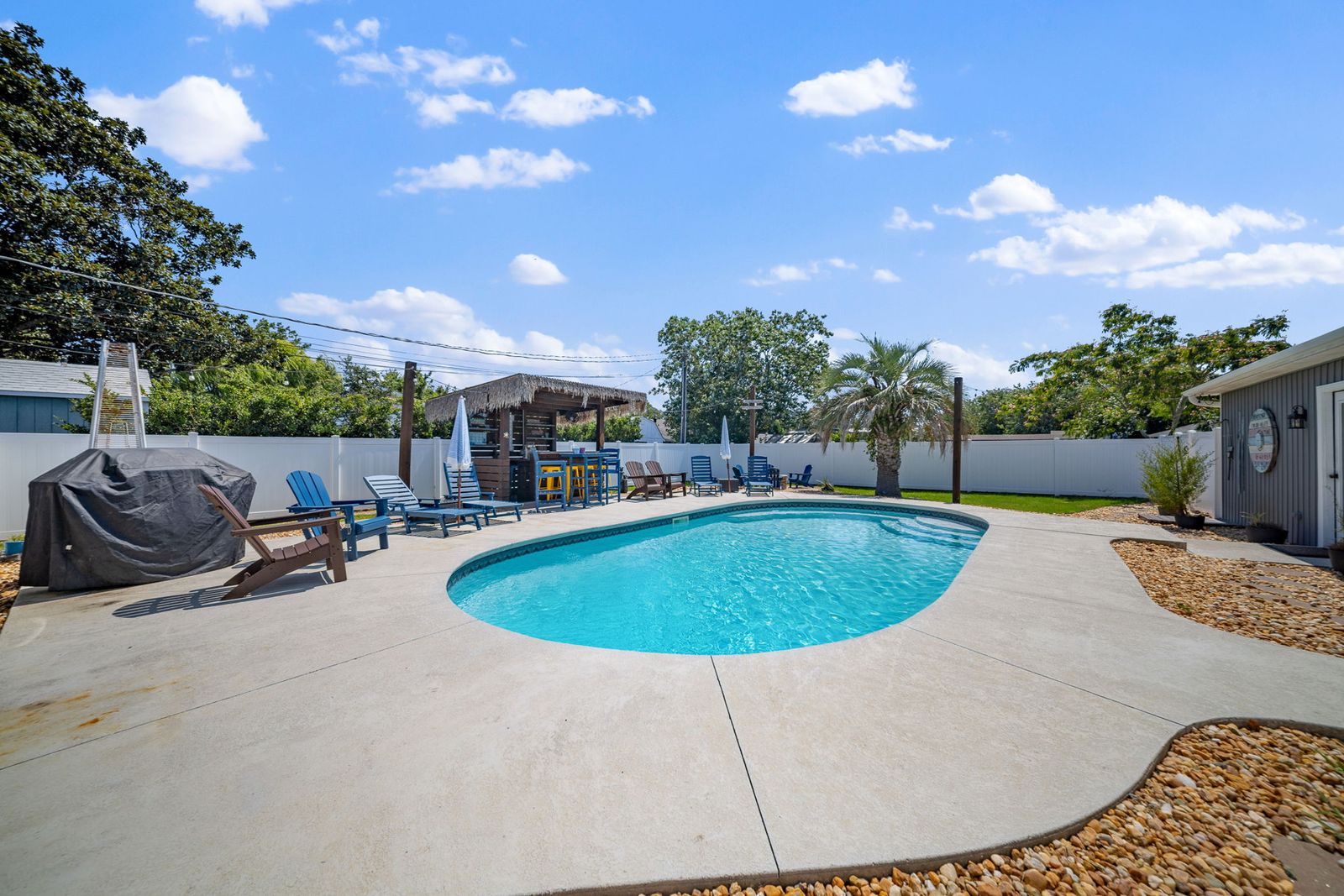 The Oasis - Heated POOL - Tiki Bar - Beach Life!