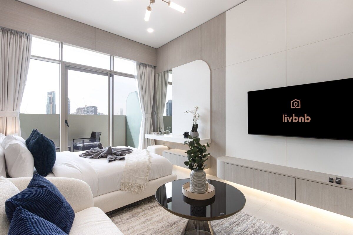 Elegant Designer Studio - Balcony | Rooftop Pool