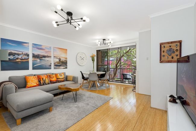 Chic 2BR Surry Hills Haven + Free Parking