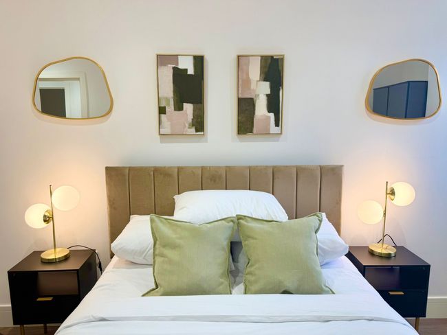 City Vibes Comfort: 3BR Gem by Earl's Court