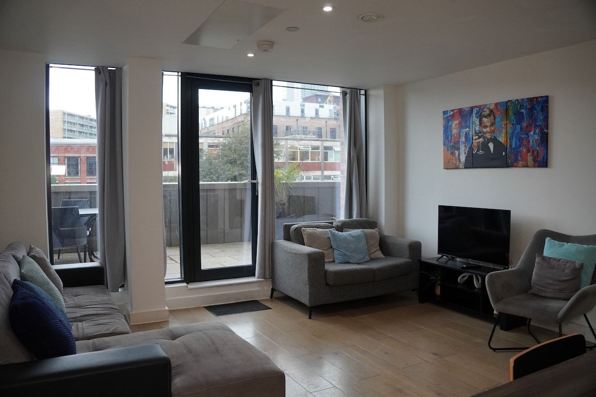 Luxury 2 Bed Balcony Manchester City Centre