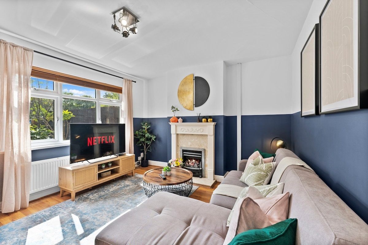 Elegant 3-Bedroom House in the Heart of Windsor