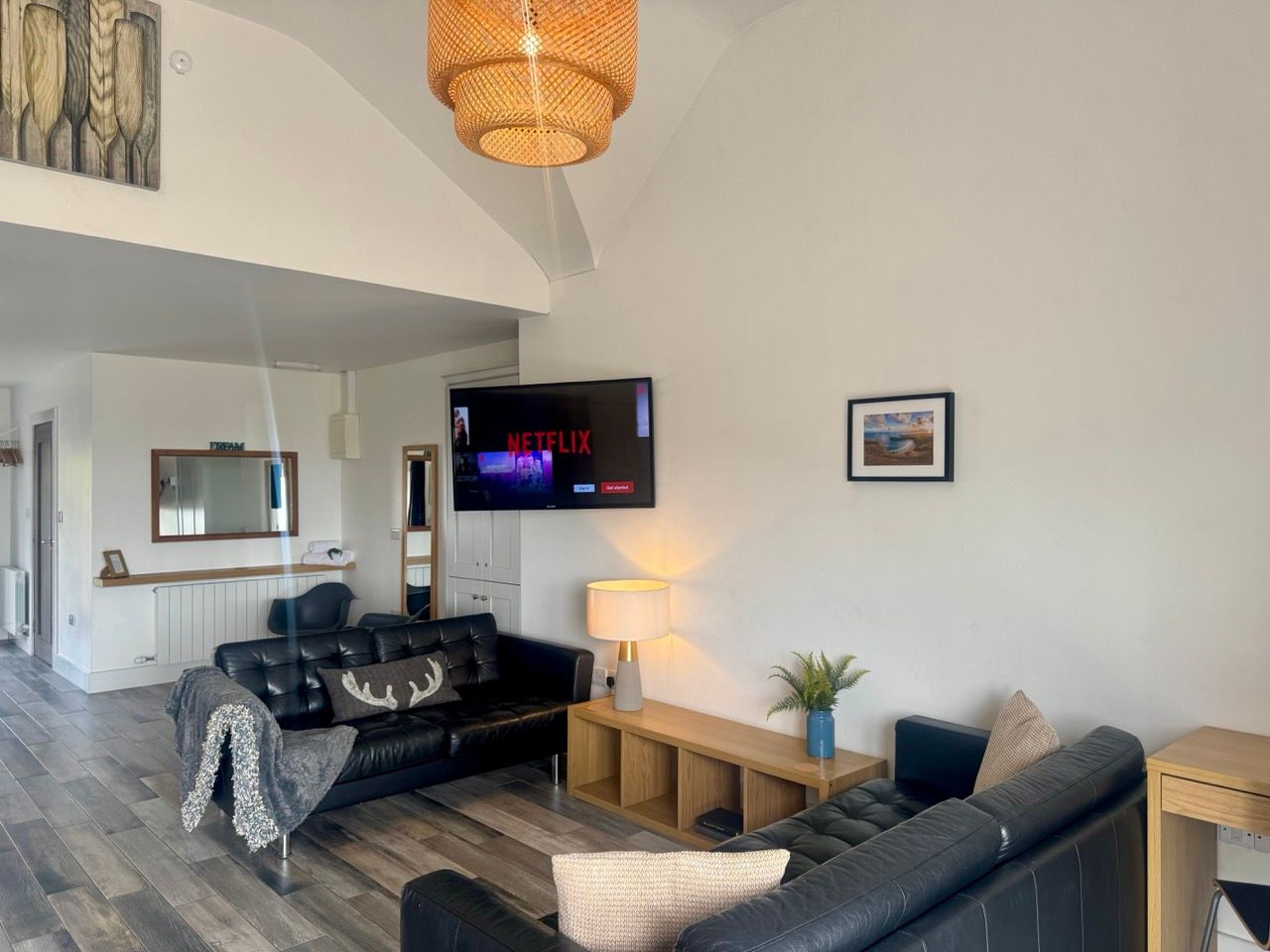 Scandi Bay: Luxurious Spacious Studio Apartment