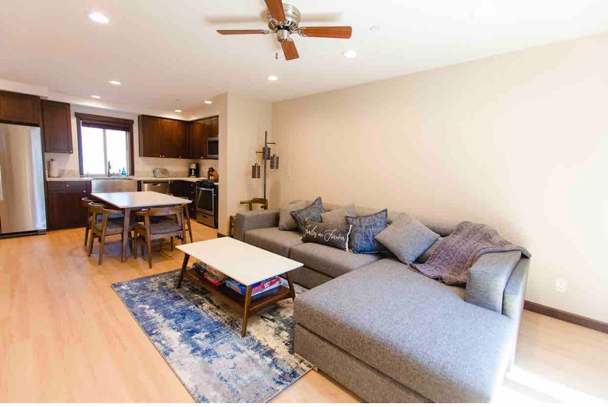 Mammoth Mountain Townhome w/ Garage EV Charger