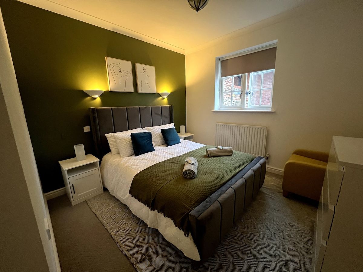 Queen Anne Court by Prescott Apartments