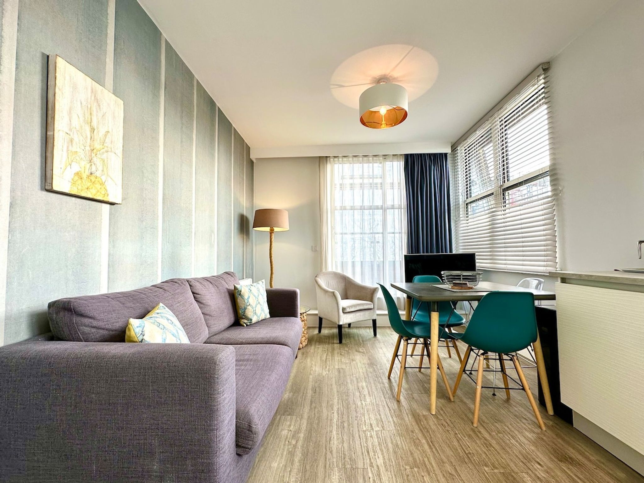 Stylish 2 Bedroom Apartment - Free Parking & WiFi
