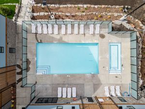 1744055642