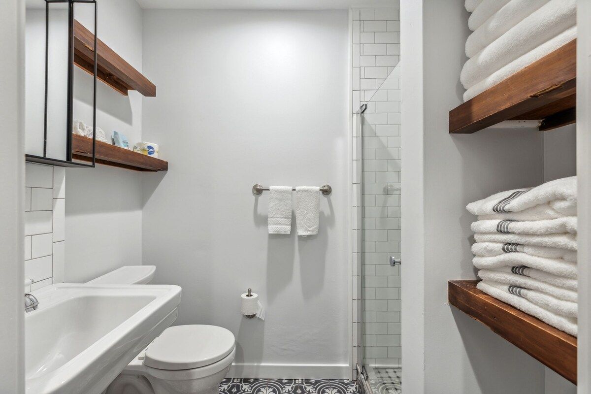 Diamond Courtyard | Historic Downtown | Parking