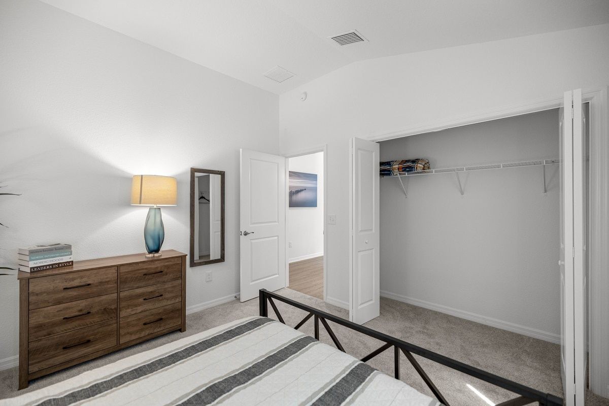 Cozy 2BR With Golfcart | 5 Mins to Eastport Sq. — photo 21
