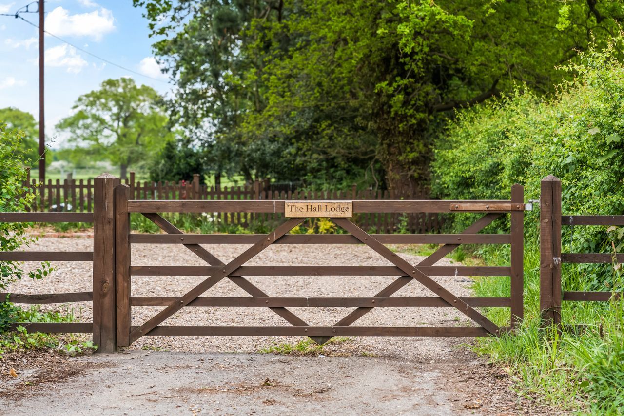 Comfy 3BR Village Home for 6 | Near Lincoln