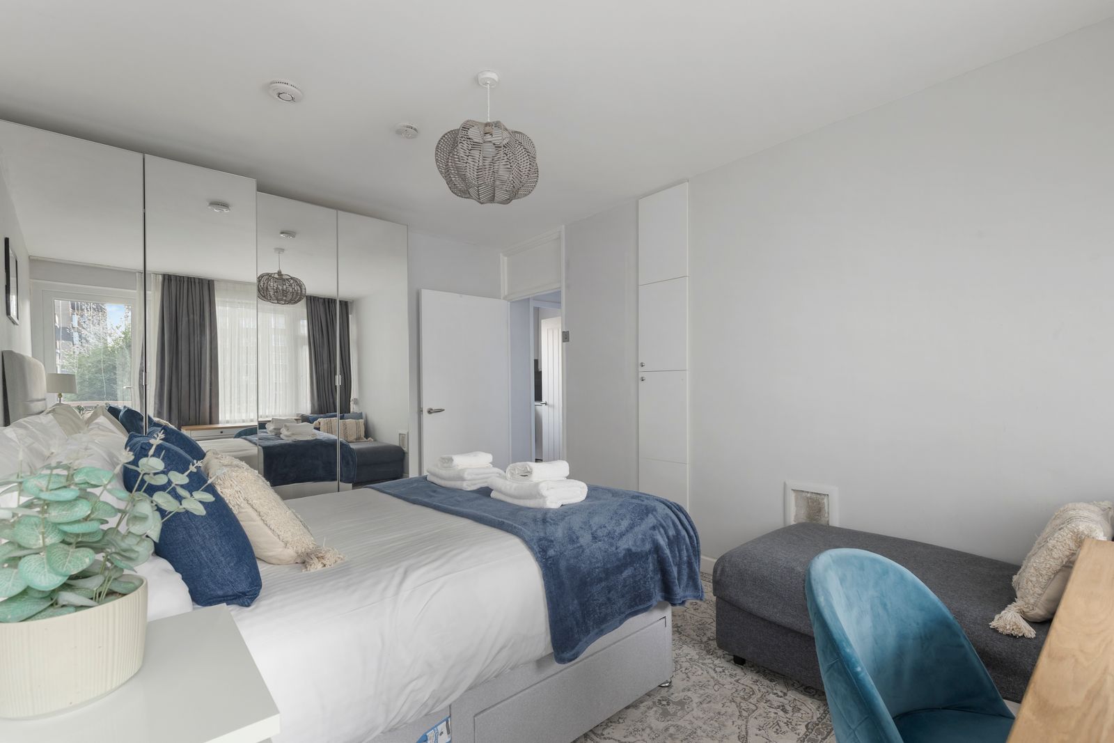Cosy 3 BDR Apartment By Azzurri Properties Short Lets & Serviced Accommodation Hoxton